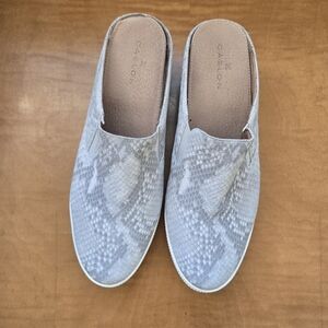 Caslon Gray Snakeskin Design Mules